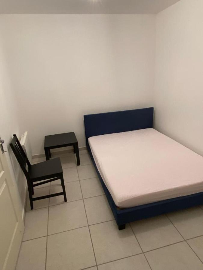 Petit Appartement Calme En Plein Centre Du Village De Ribiers Buitenkant foto